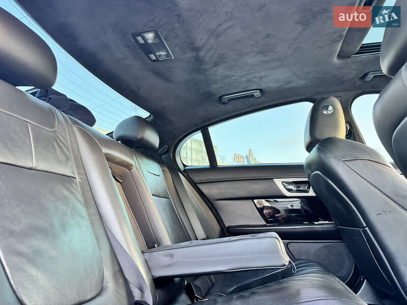 Седан Jaguar XF 2015 в Киеве