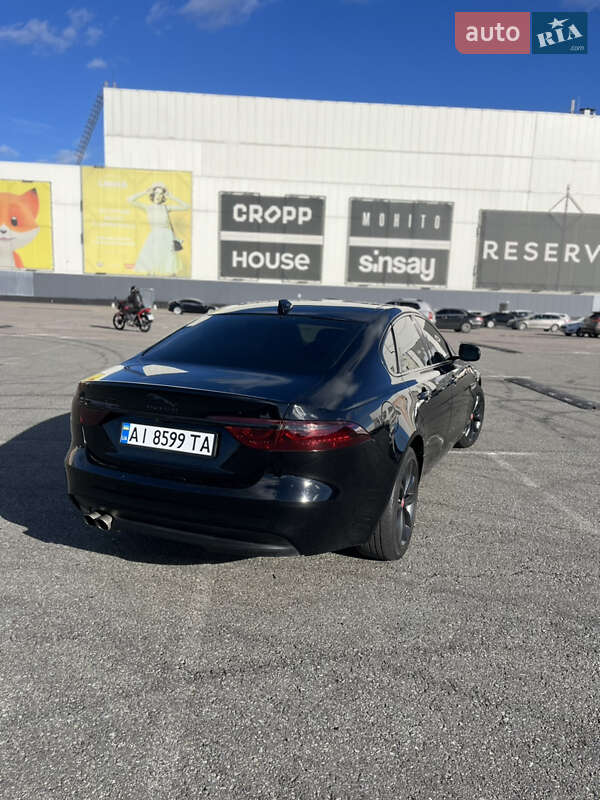 Седан Jaguar XF 2016 в Киеве