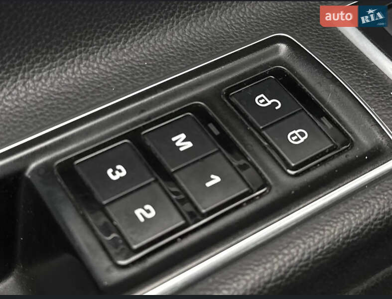 Седан Jaguar XF 2016 в Киеве