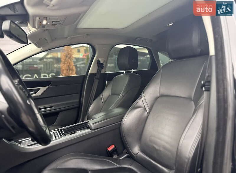 Седан Jaguar XF 2016 в Киеве
