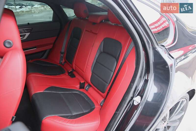 Седан Jaguar XF 2015 в Киеве