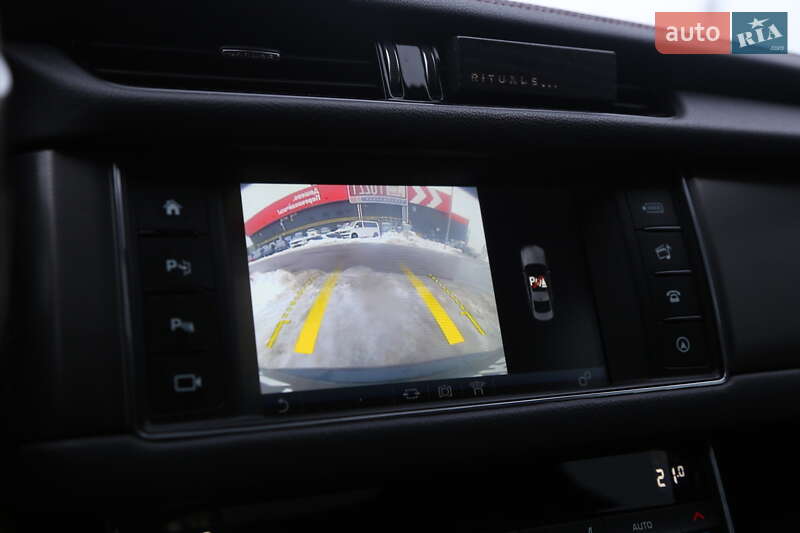 Седан Jaguar XF 2015 в Киеве