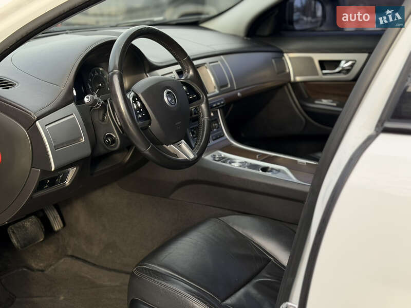 Седан Jaguar XF 2013 в Львове фото 23 Седан Jaguar XF 2013 в Львове