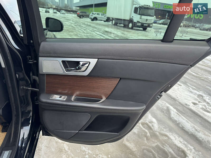 Седан Jaguar XF 2014 в Киеве