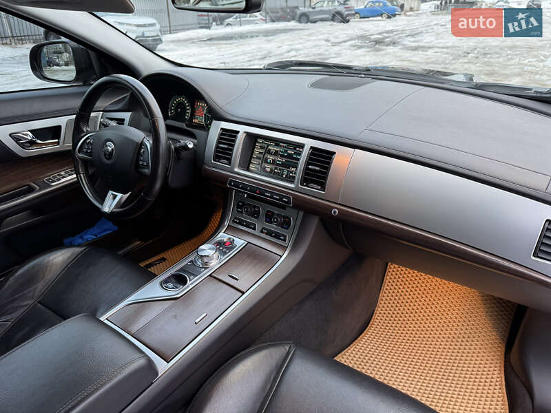 Седан Jaguar XF 2014 в Киеве
