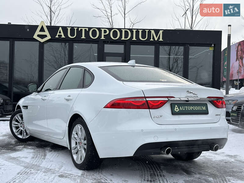 Седан Jaguar XF 2016 в Киеве