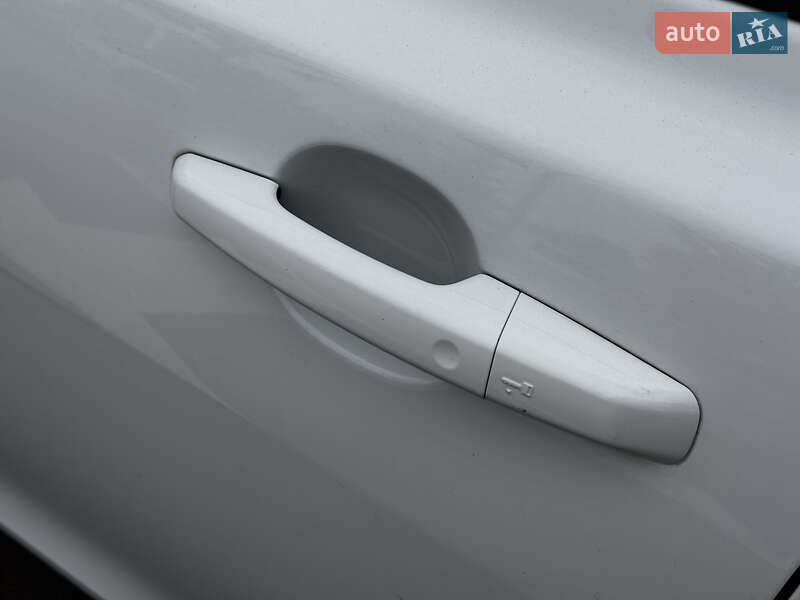 Седан Jaguar XF 2016 в Киеве