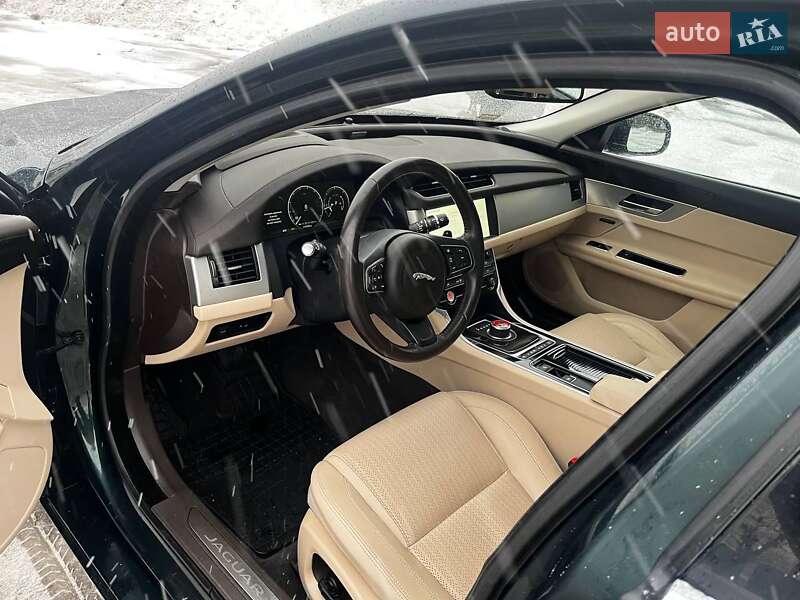 Седан Jaguar XF 2016 в Киеве фото 23 Седан Jaguar XF 2016 в Киеве