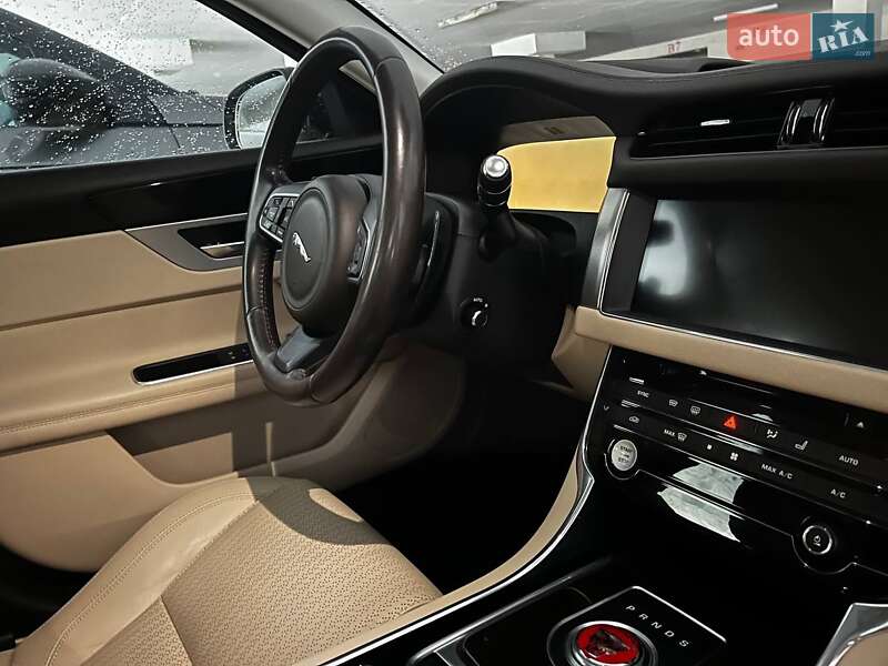 Седан Jaguar XF 2016 в Киеве фото 38 Седан Jaguar XF 2016 в Киеве