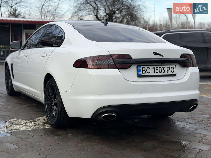 Седан Jaguar XF 2013 в Львове