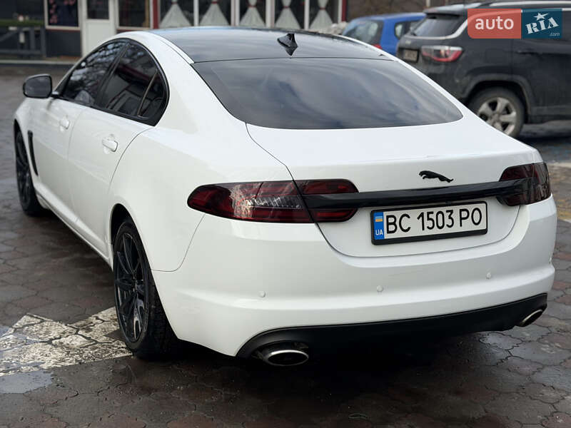 Седан Jaguar XF 2013 в Львове