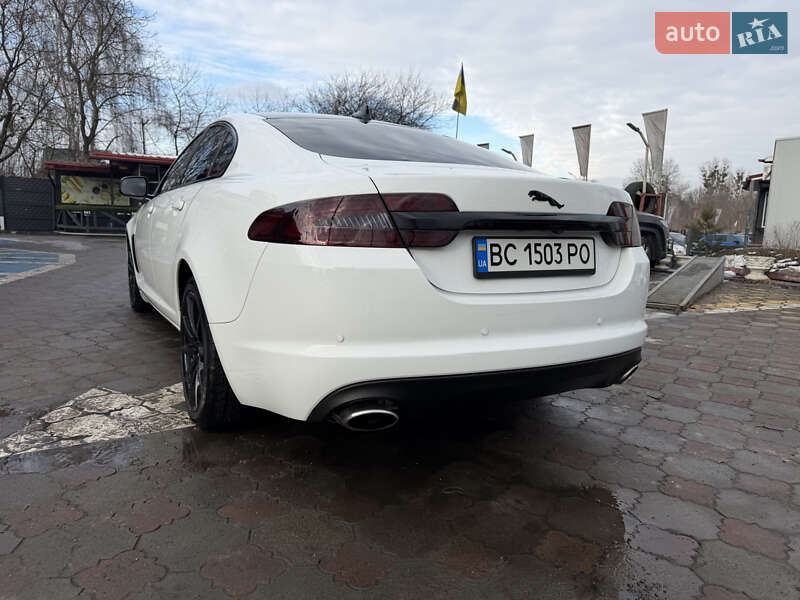 Седан Jaguar XF 2013 в Львове