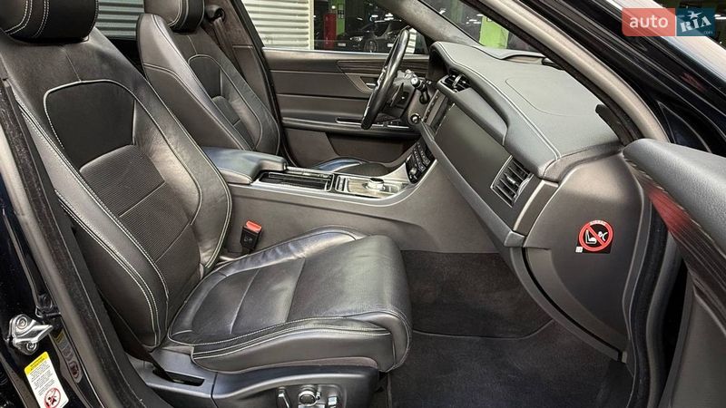 Седан Jaguar XF 2015 в Киеве