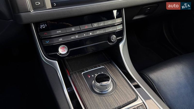 Седан Jaguar XF 2015 в Киеве