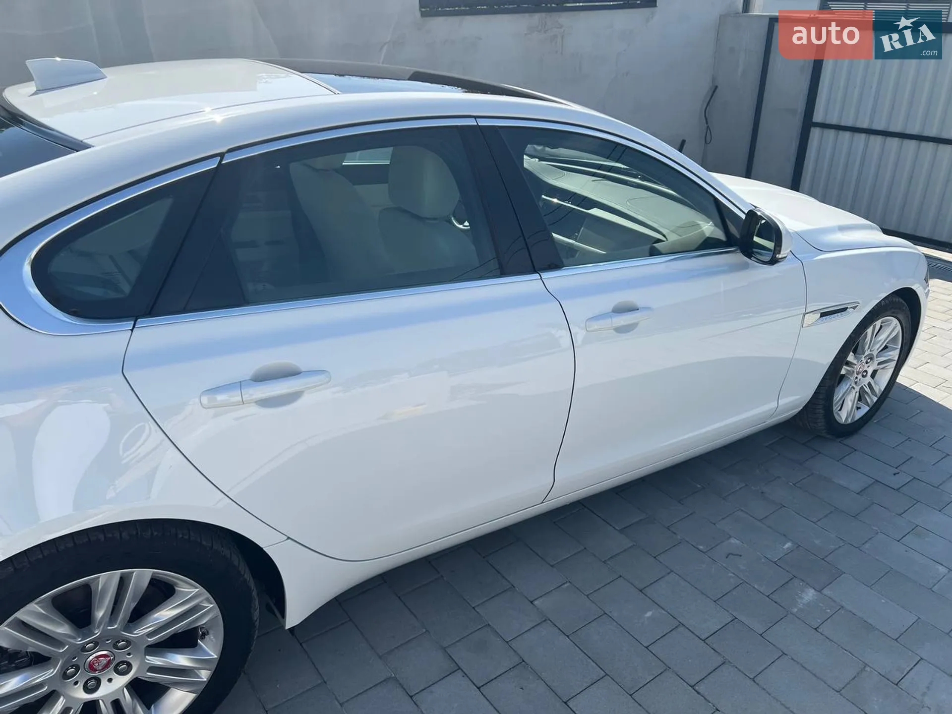 2017 Jaguar XF - мініатюра 4