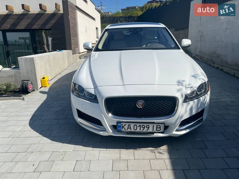 Седан Jaguar XF 2017 в Ужгороде