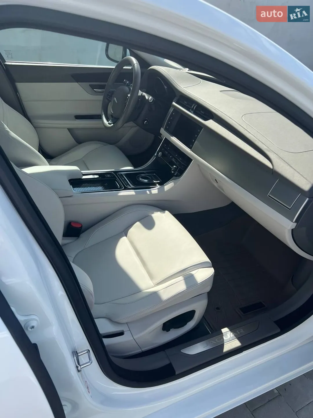 2017 Jaguar XF - мініатюра 10