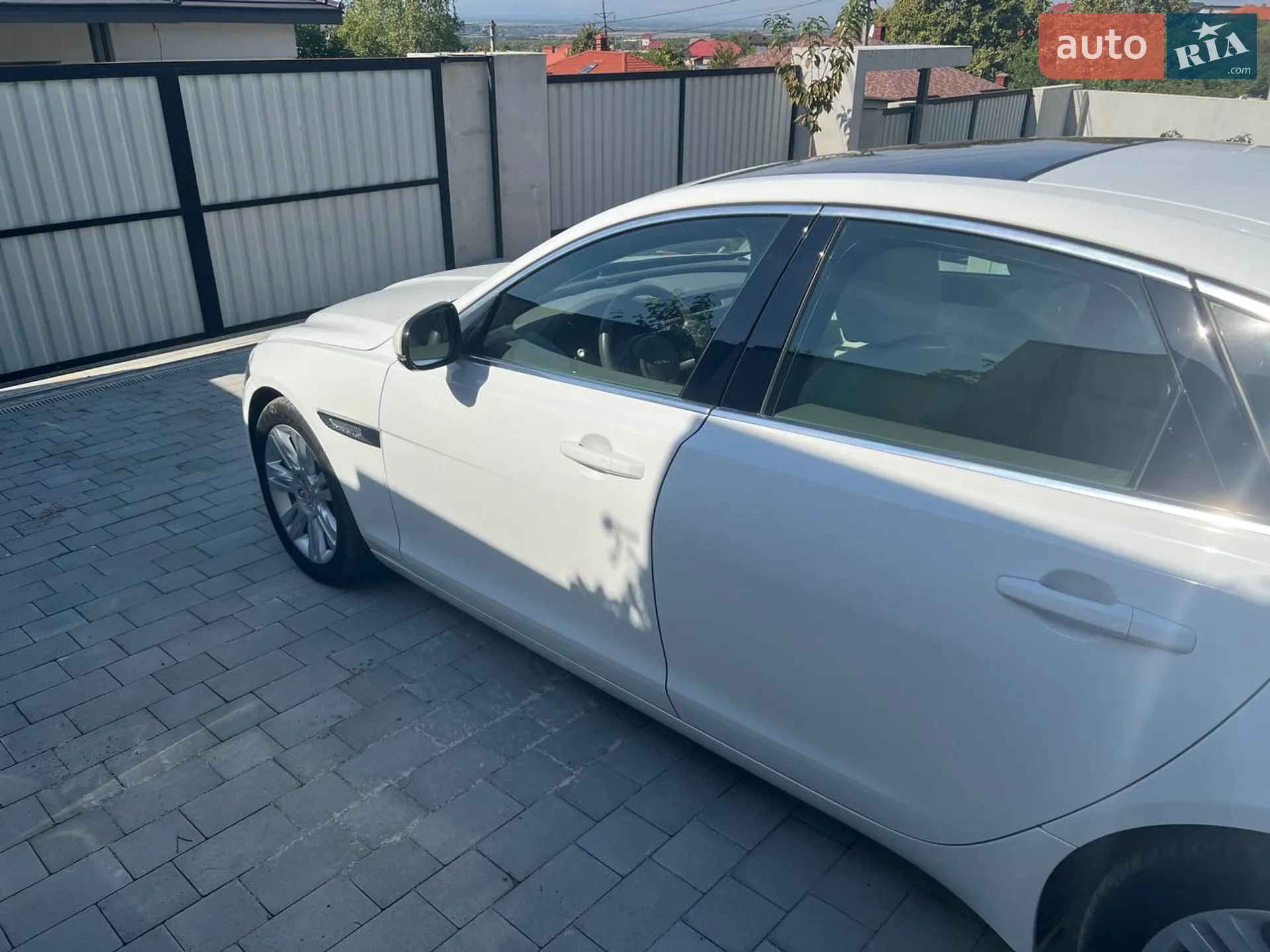 2017 Jaguar XF - мініатюра 16