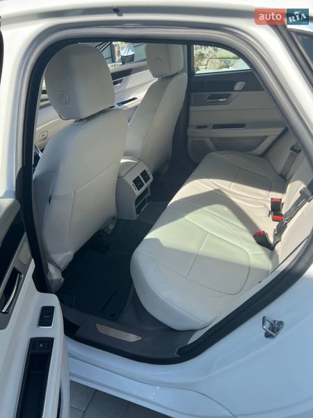 Седан Jaguar XF 2017 в Ужгороде
