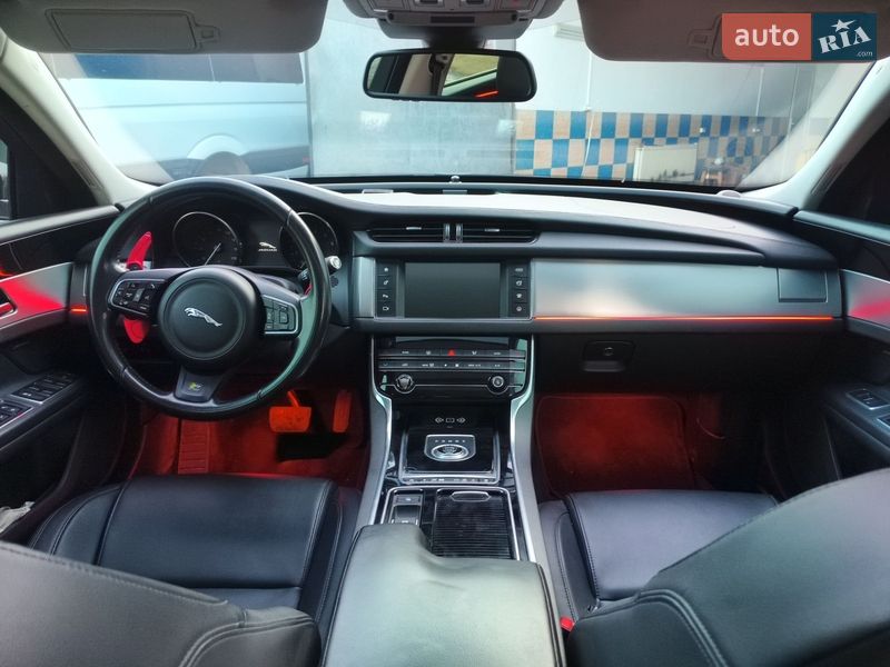 Седан Jaguar XF 2015 в Тячеві