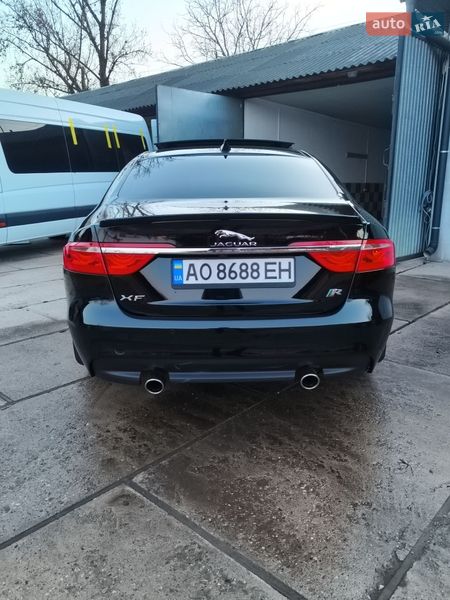 Седан Jaguar XF 2015 в Тячеві