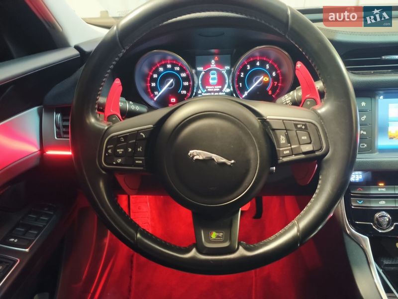 Седан Jaguar XF 2015 в Тячеві