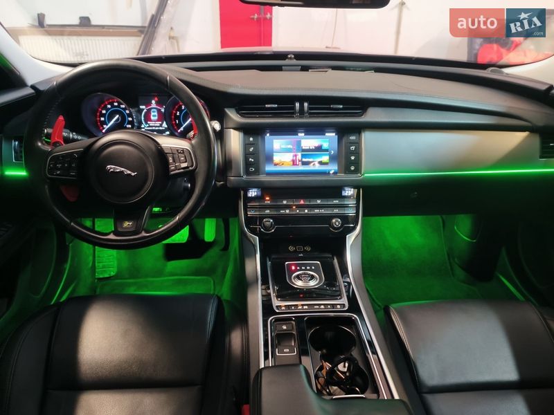 Седан Jaguar XF 2015 в Тячеві