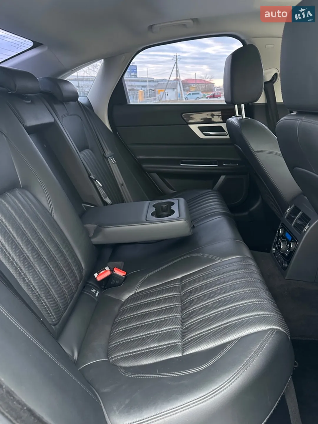 2016 Jaguar XF - мініатюра 34