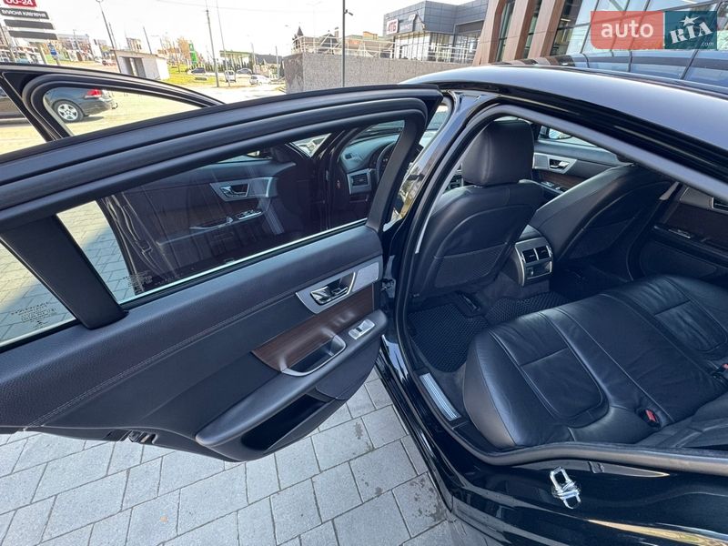Седан Jaguar XF 2014 в Луцке