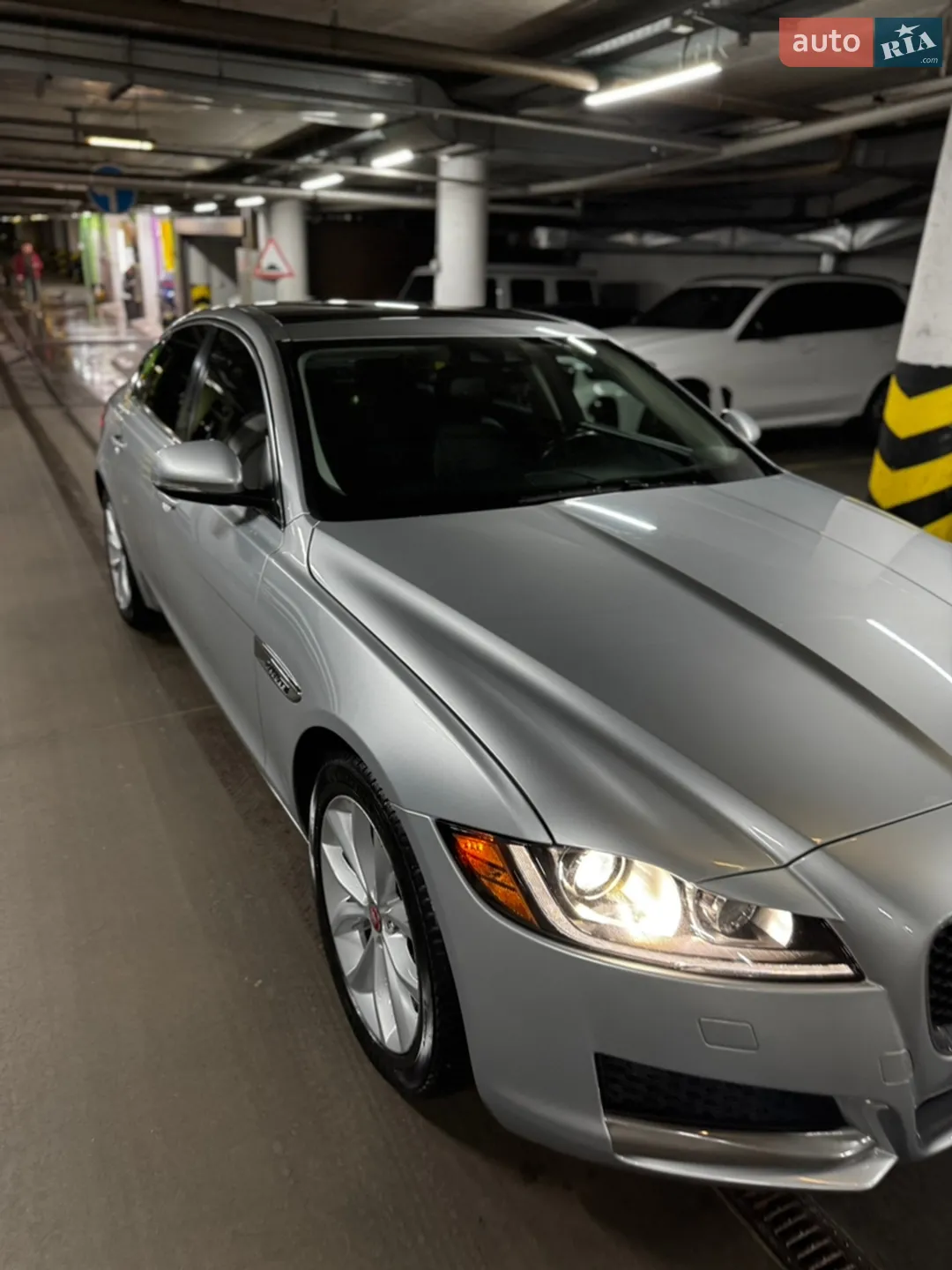 2017 Jaguar XF - мініатюра 2