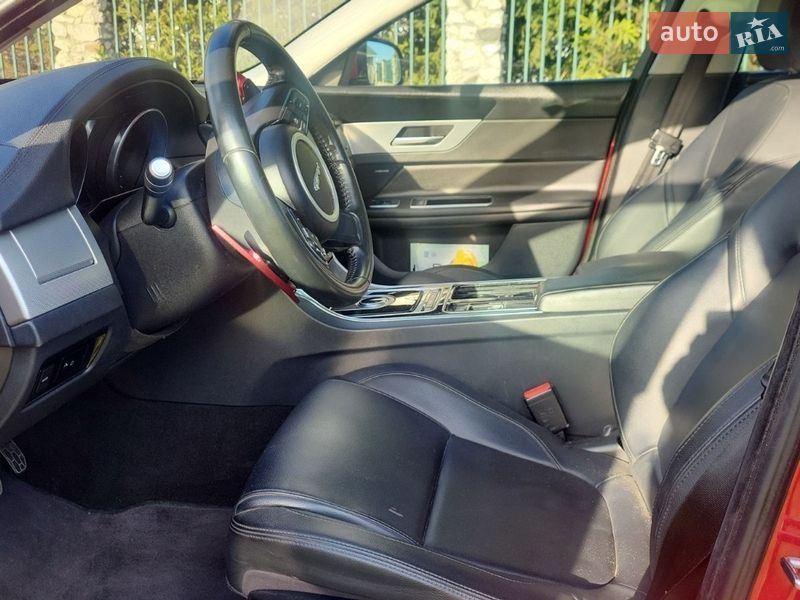 Седан Jaguar XF 2016 в Києві