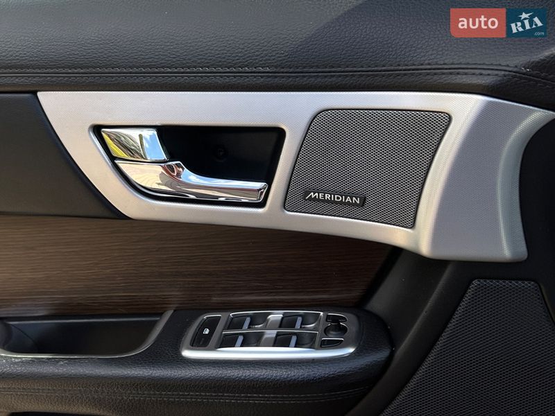 Седан Jaguar XF 2013 в Львові