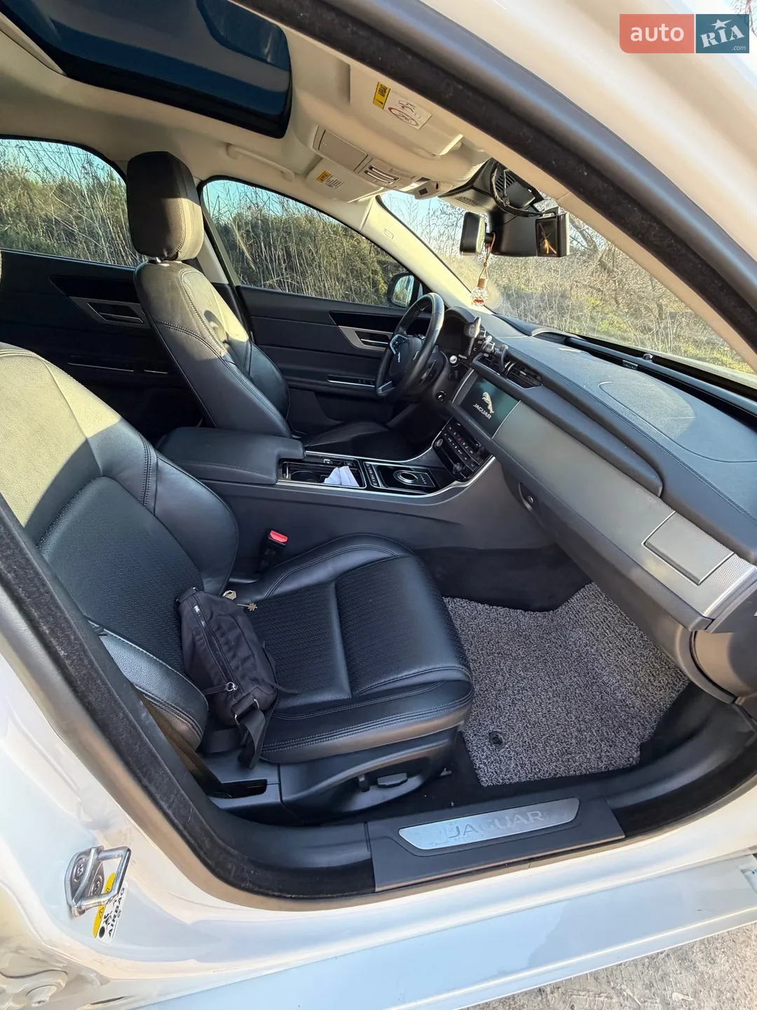 2017 Jaguar XF - мініатюра 35