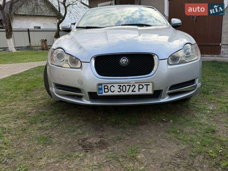 Седан Jaguar XF 2010 в Львове