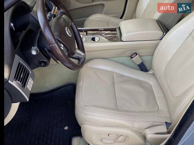 Седан Jaguar XF 2010 в Львове