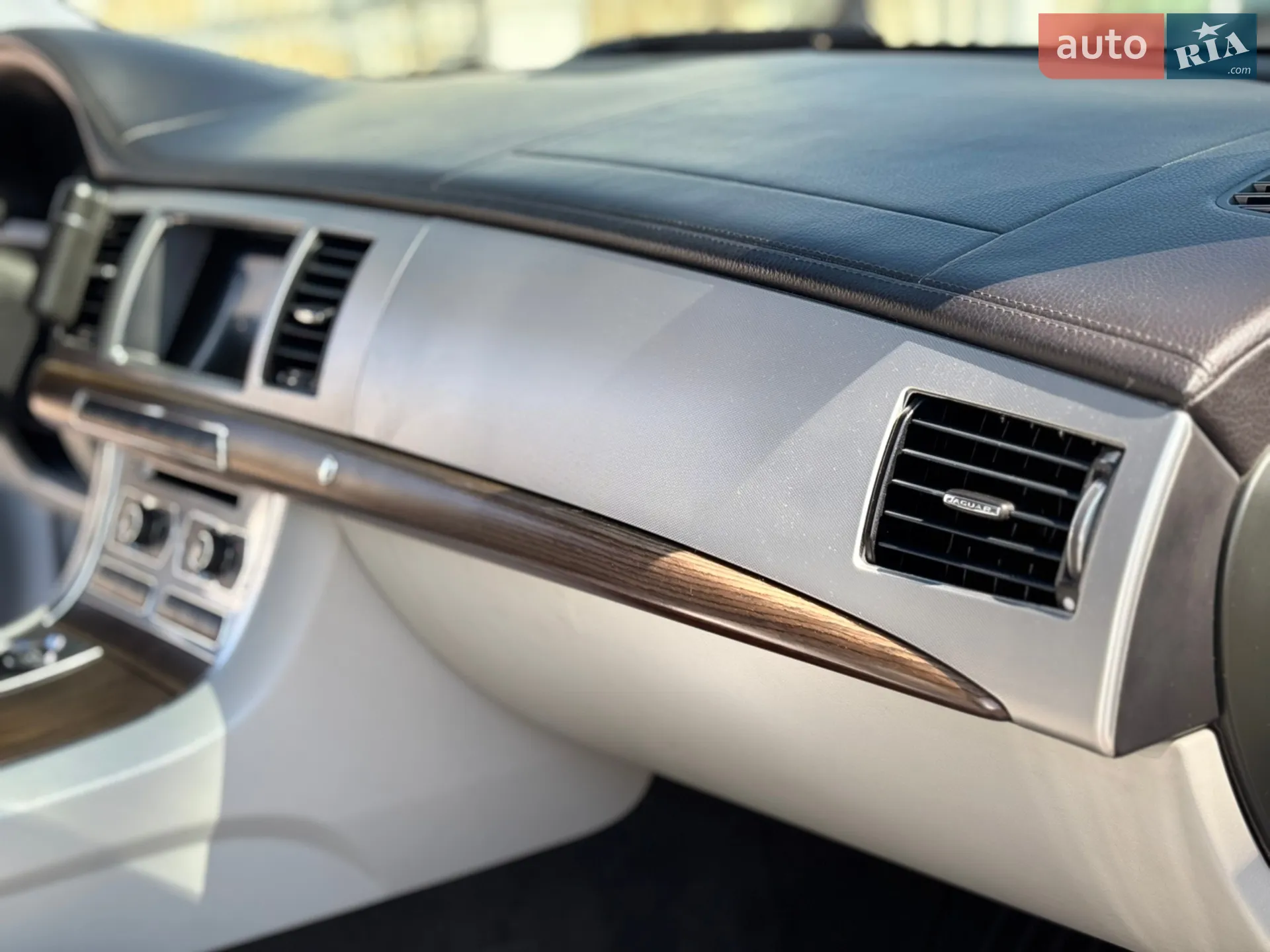2014 Jaguar XF - мініатюра 23