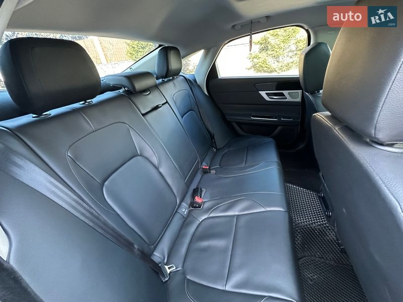 Седан Jaguar XF 2016 в Киеве фото 27 Седан Jaguar XF 2016 в Киеве