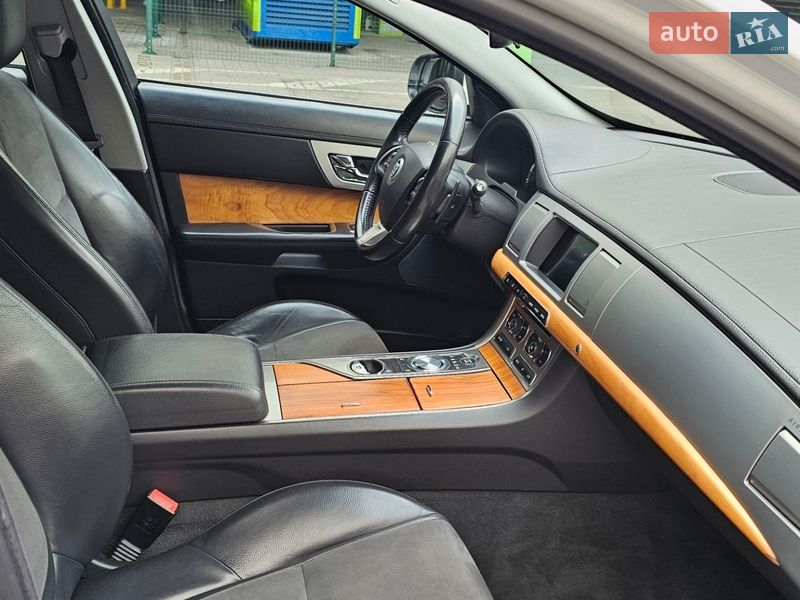 Седан Jaguar XF 2012 в Киеве фото 19 Седан Jaguar XF 2012 в Киеве