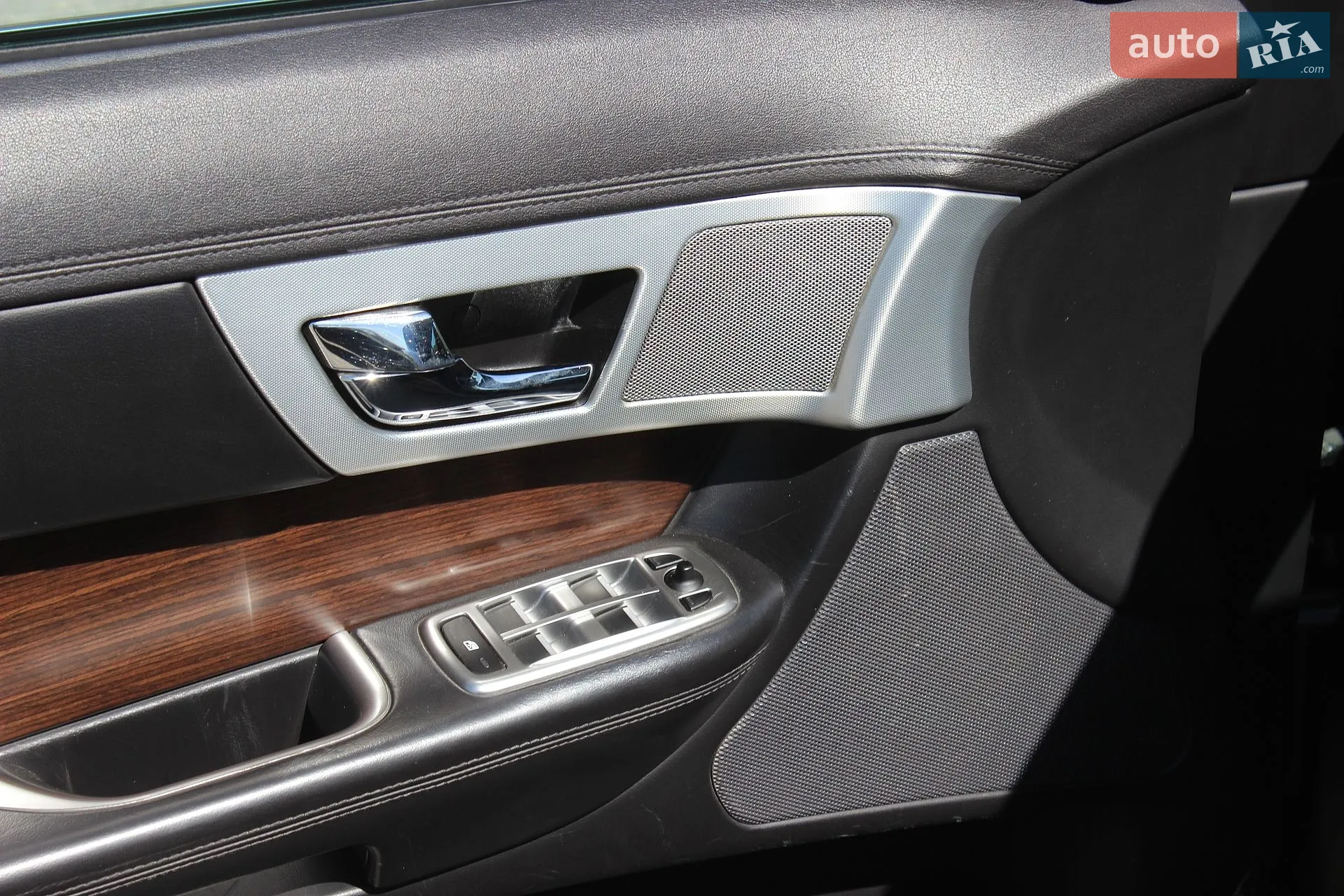 2012 Jaguar XF - мініатюра 16