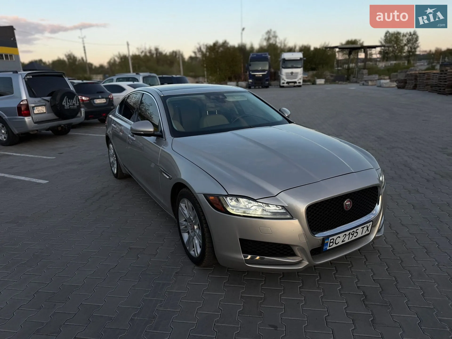2016 Jaguar XF - мініатюра 4