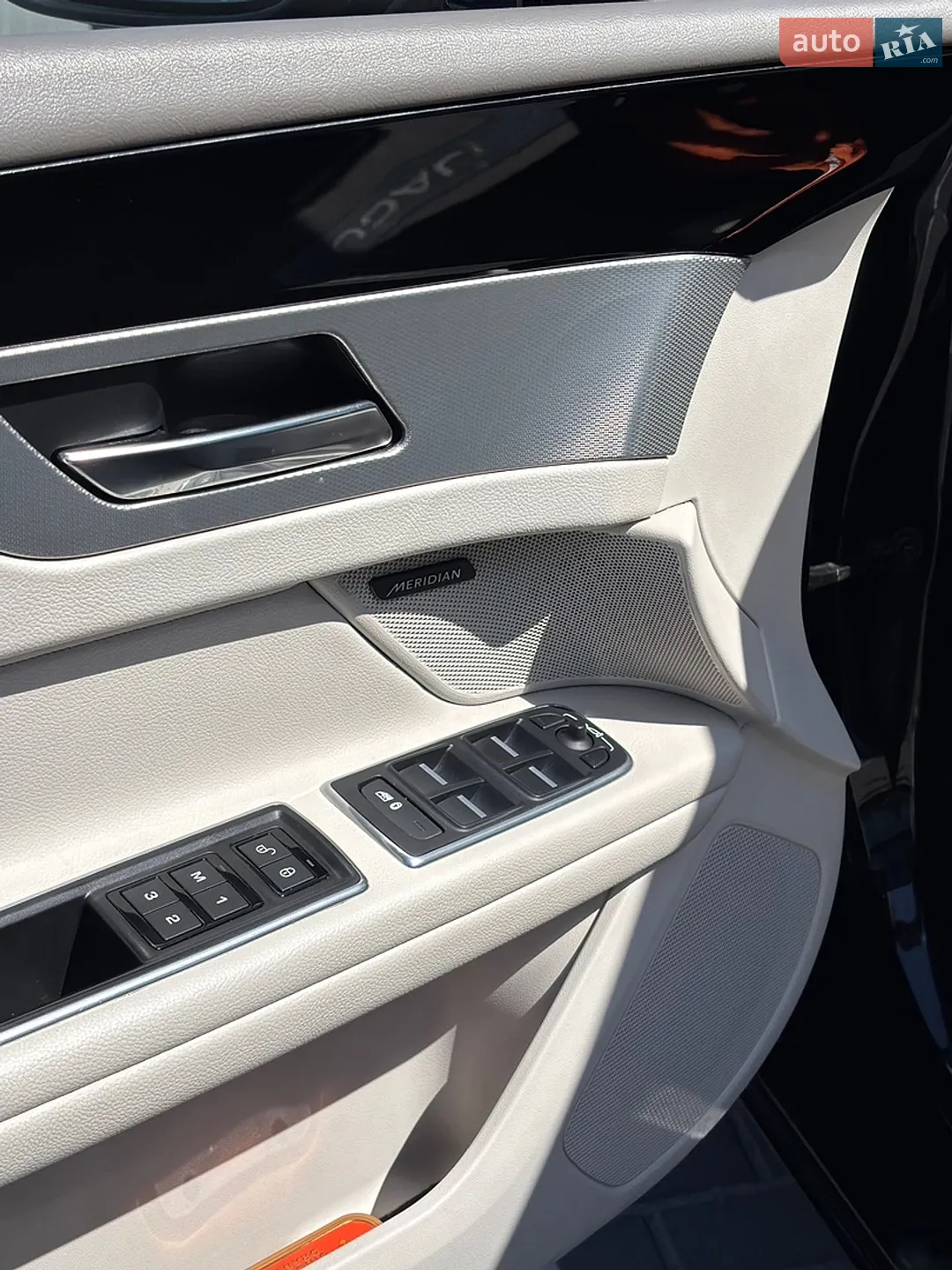 2016 Jaguar XF - мініатюра 10