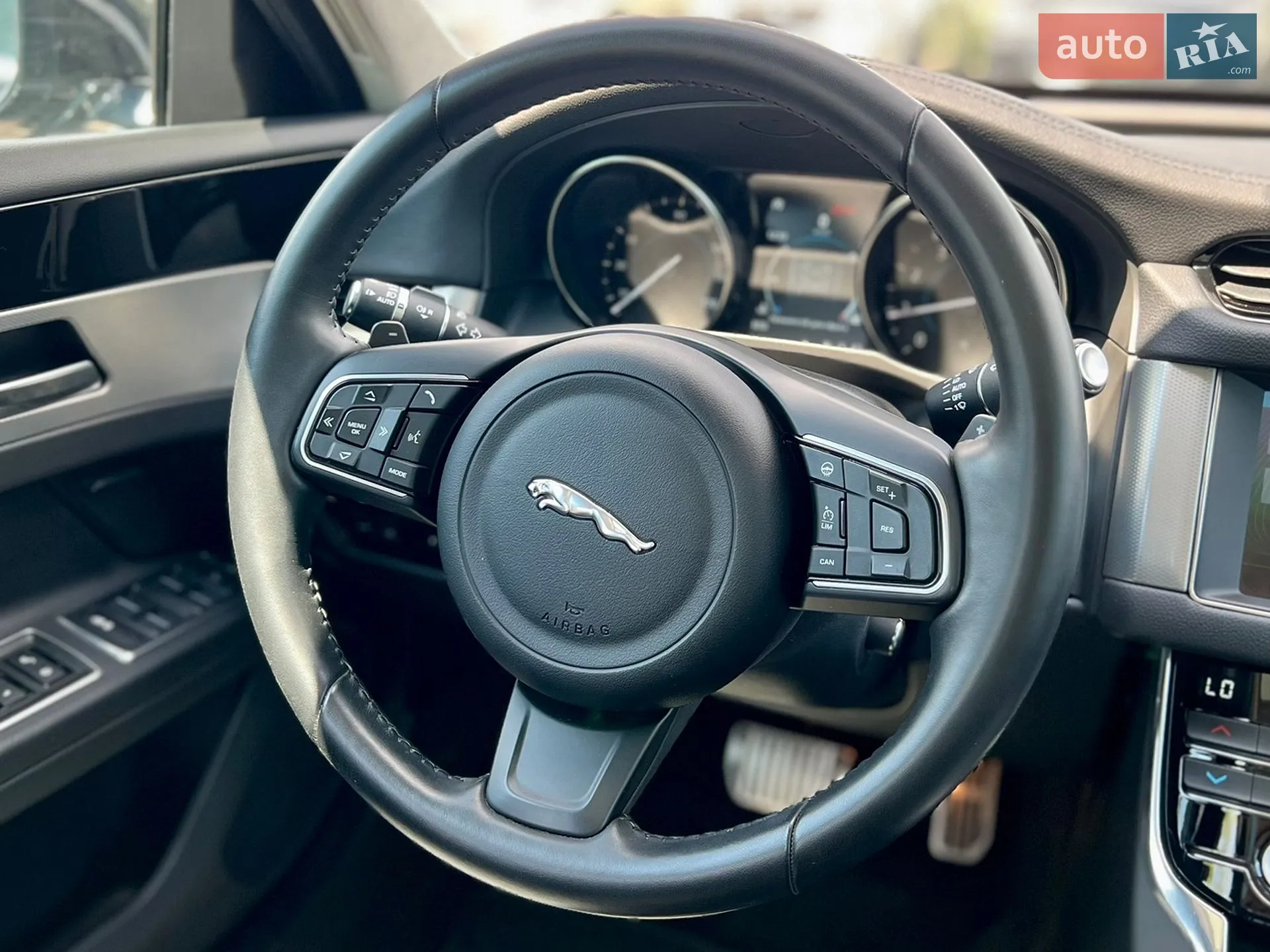 2018 Jaguar XF - мініатюра 39