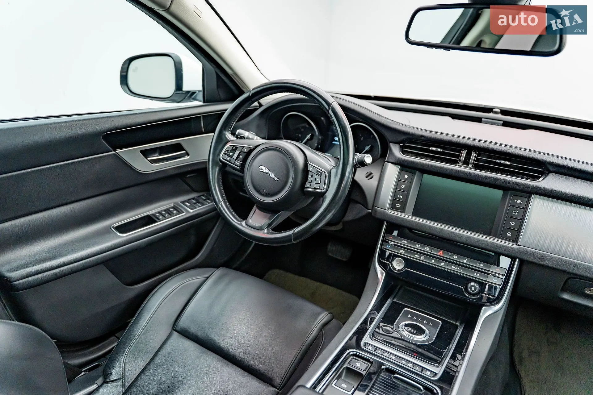 2016 Jaguar XF - мініатюра 13
