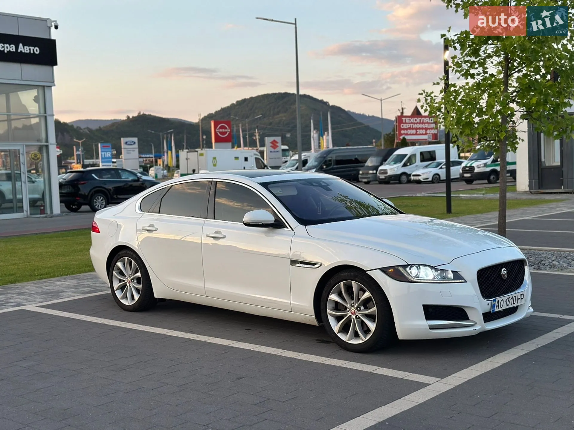 2016 Jaguar XF - мініатюра 10