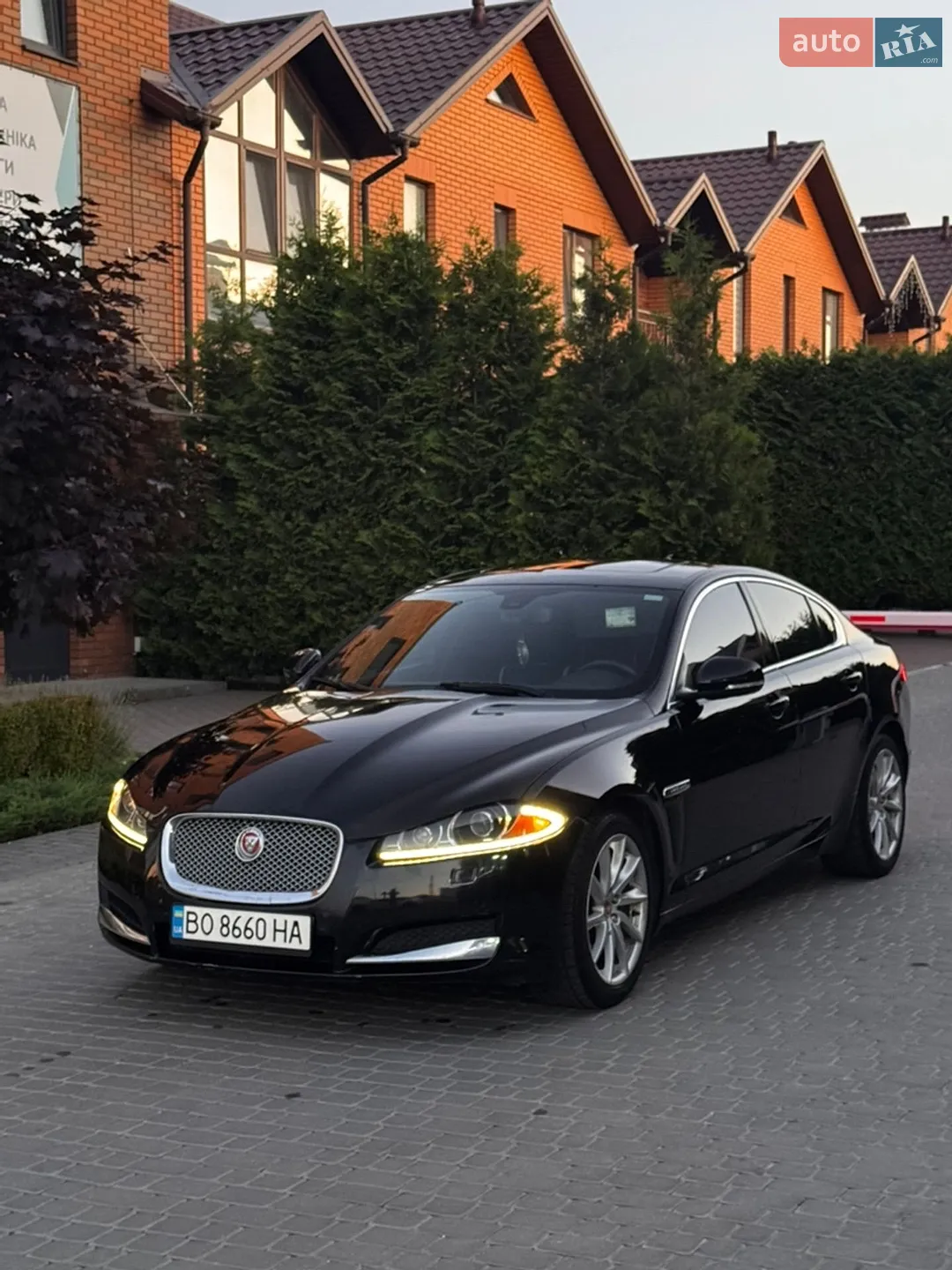 2013 Jaguar XF - мініатюра 2