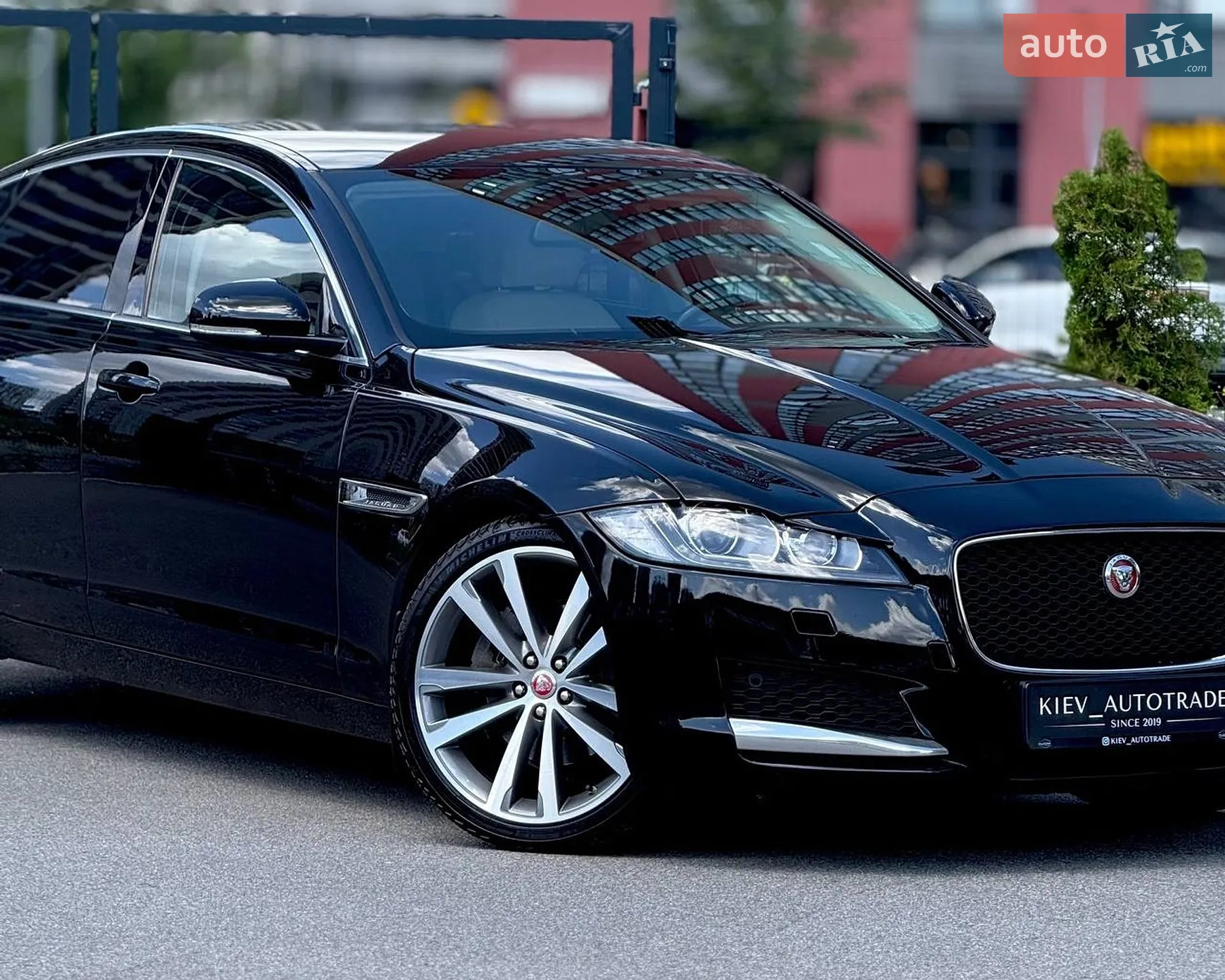 2016 Jaguar XF - мініатюра 3