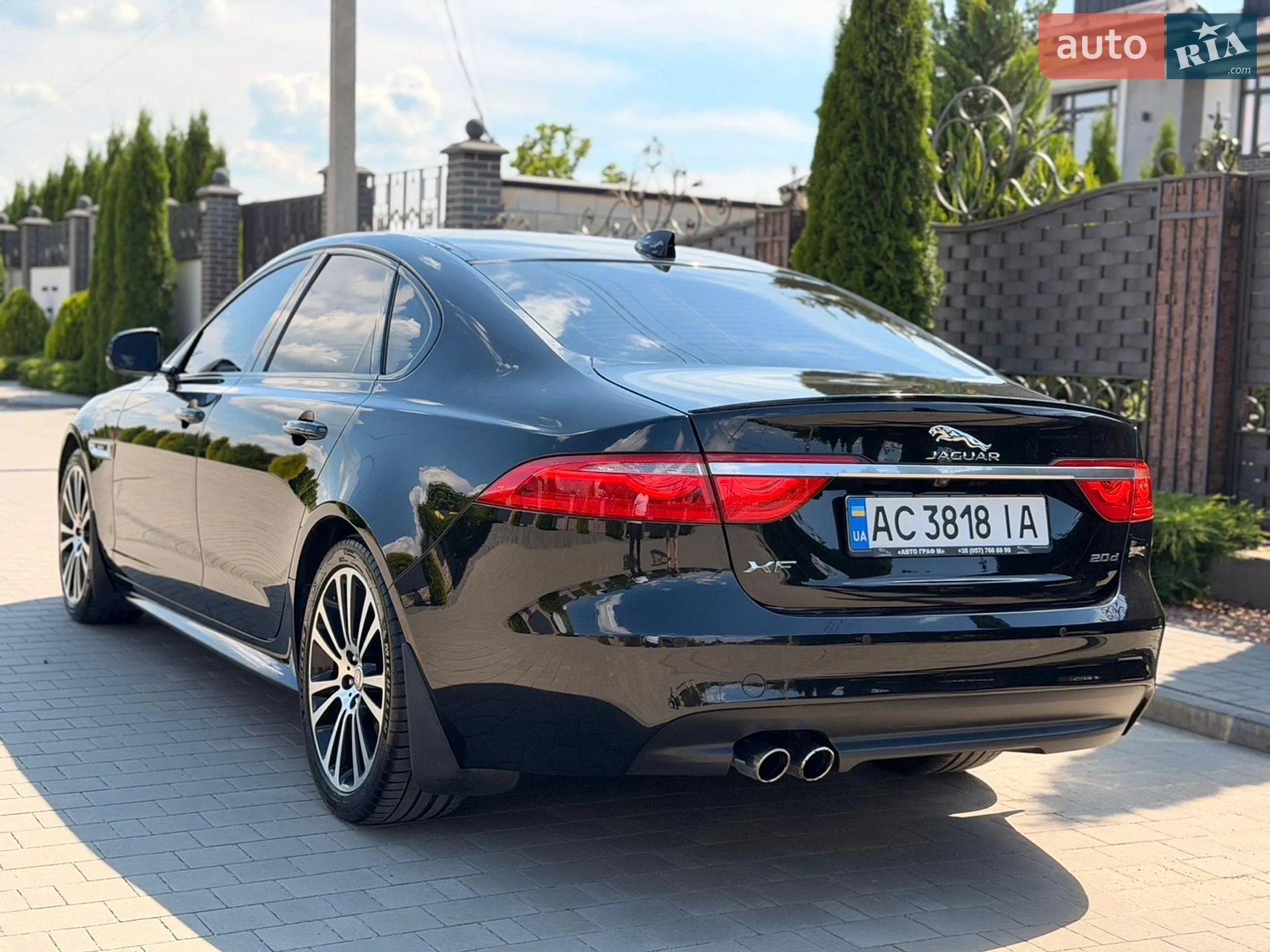 2016 Jaguar XF - мініатюра 2