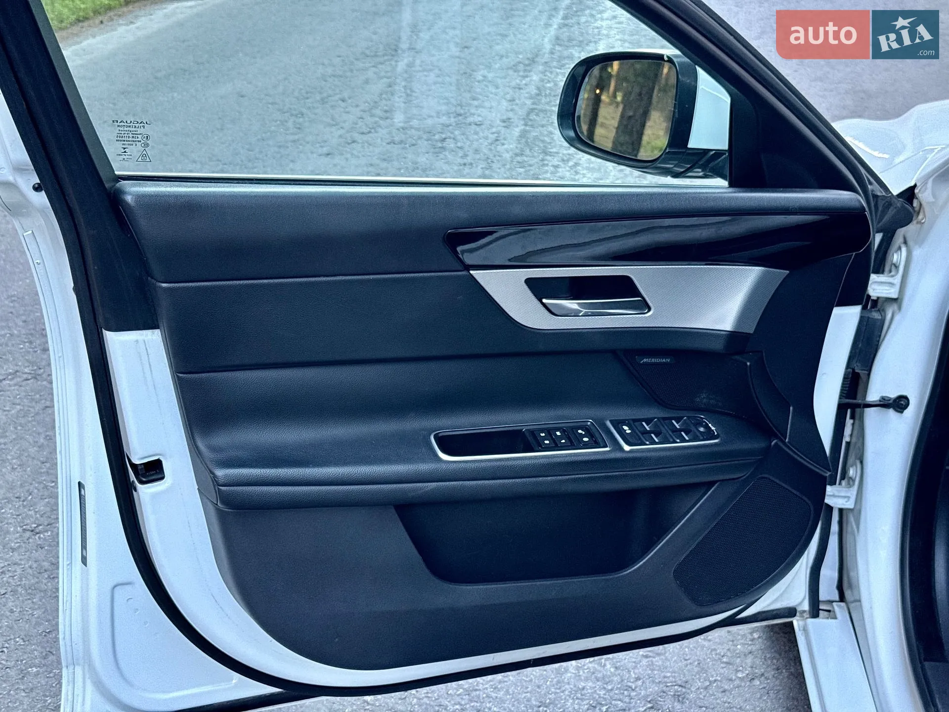 2016 Jaguar XF - мініатюра 16