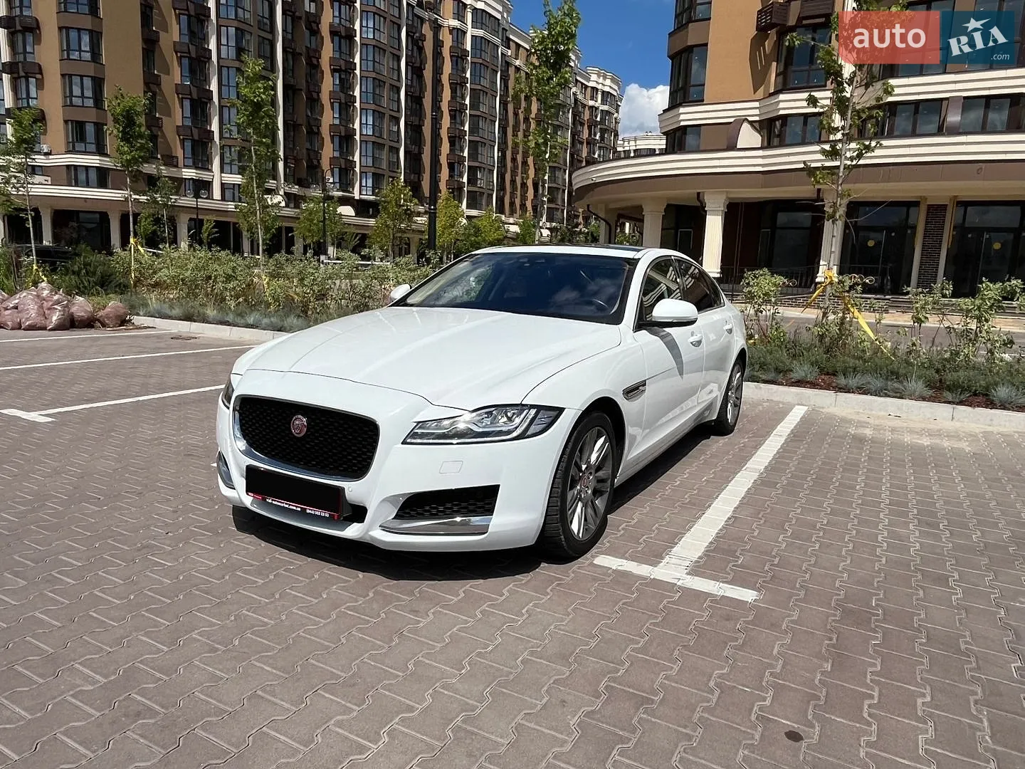 2016 Jaguar XF - мініатюра 2
