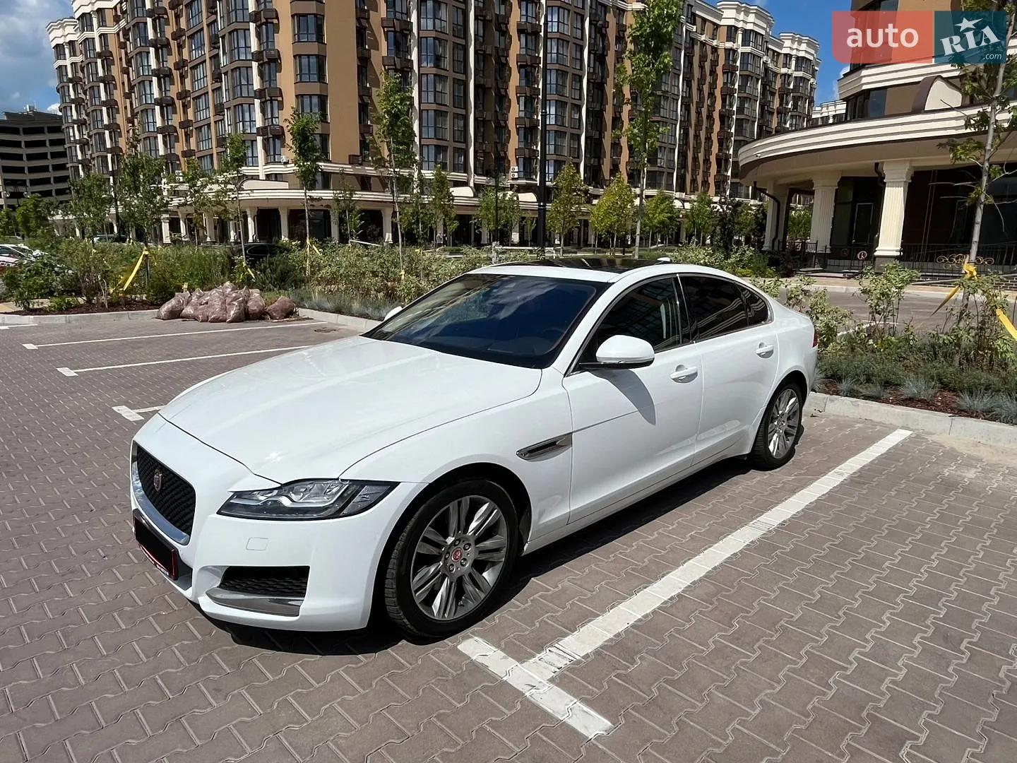 2016 Jaguar XF - мініатюра 5